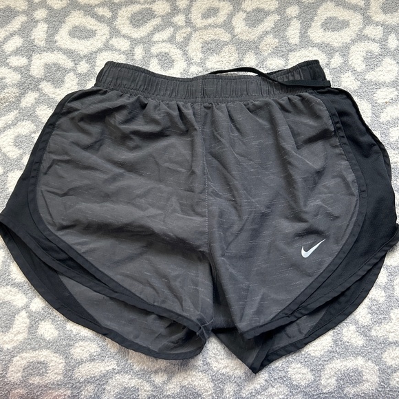 grey Nike running shorts - Picture 1 of 3